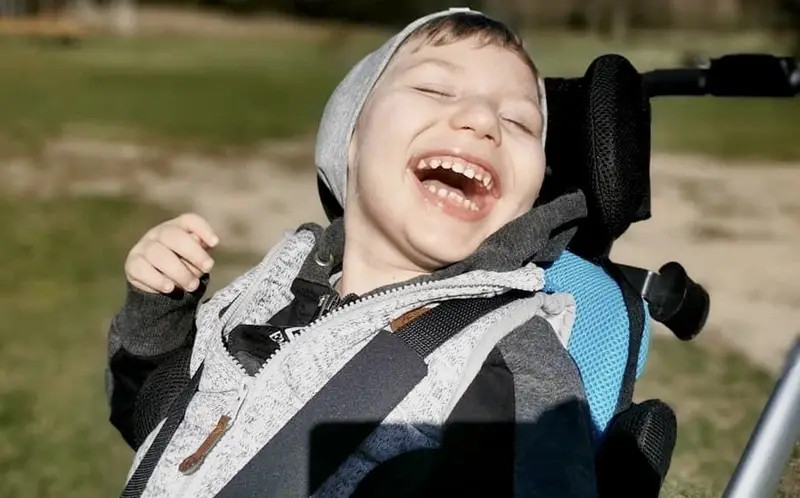 Aleksander - Après une thérapie par cellules souches pour la paralysie cérébrale